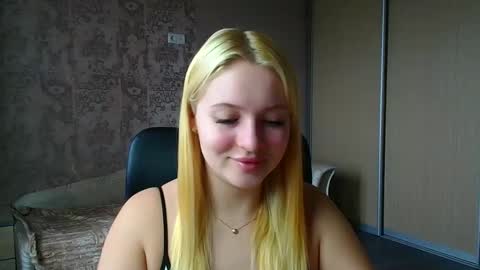 Snapshot of _mila_la_ chatting on March 18, 2026, 10:18 am Melanie online show from March 18, 2026, 10:18 am