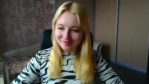 Snapshot of _mila_la_ chatting on March 25, 2026, 12:00 pm Melanie online show from March 25, 2026, 12:00 pm