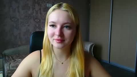 Snapshot of _mila_la_ chatting on April 2, 2026, 10:02 am Melanie online show from April 2, 2026, 10:02 am