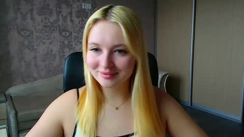 Snapshot of _mila_la_ chatting on April 7, 2026, 11:21 am Melanie online show from April 7, 2026, 11:21 am