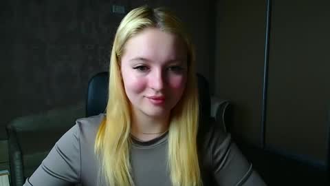 Snapshot of _mila_la_ chatting on April 8, 2026, 6:02 am Melanie online show from April 8, 2026, 6:02 am