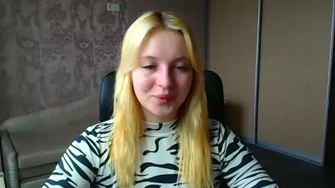 Snapshot of _mila_la_ chatting on April 16, 2026, 10:16 am Melanie online show from April 16, 2026, 10:16 am