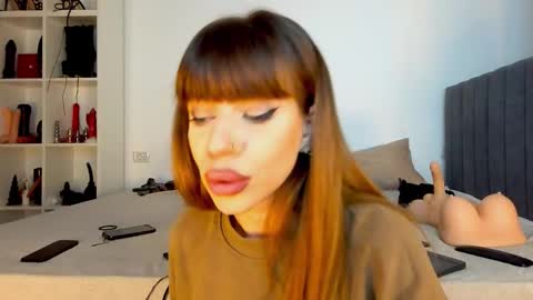 AstrideVonTeese online show from October 26, 2025, 5:52 pm