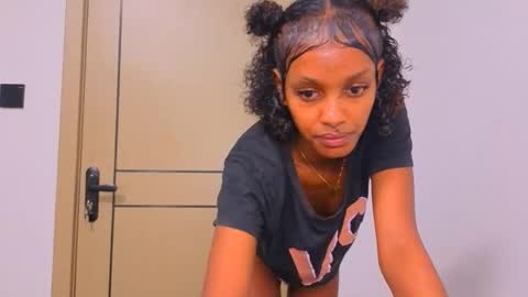 Mimi online show from April 3, 2026, 2:31 am