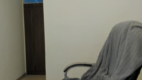 _miss_coco_ online show from September 30, 2025, 2:00 pm