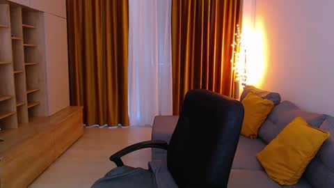 Mia online show from June 13, 2026, 9:18 am