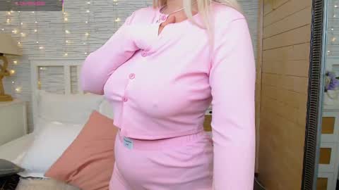 Snapshot of _mistyfox chatting on March 4, 2025, 1:12 am Misty online show from March 4, 2025, 1:12 am