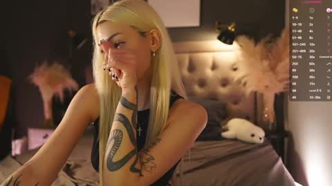 Snapshot of _miumiu_ chatting on February 22, 2025, 5:46 pm Sasha online show from February 22, 2025, 5:46 pm