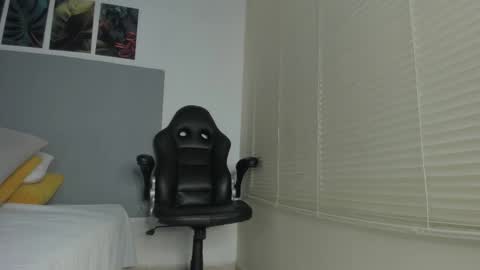 _molly_rosse_ online show from February 16, 2026, 12:12 pm