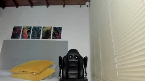 _molly_rosse_ online show from February 18, 2026, 12:01 pm