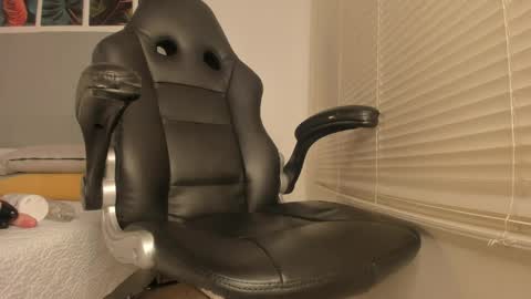 _molly_rosse_ online show from April 6, 2026, 12:28 pm