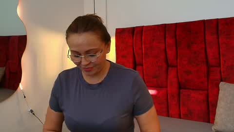 _monaliza_ online show from April 6, 2026, 12:17 pm