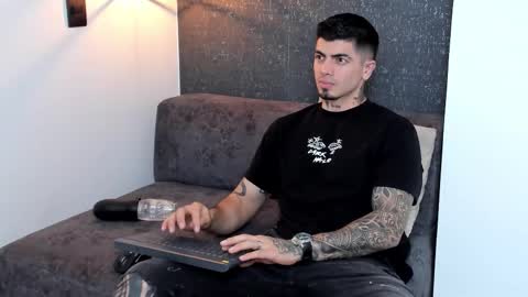 _mrcock_ online show from February 15, 2026, 8:46 am