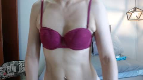 _naomi_s online show from September 22, 2025, 1:57 pm