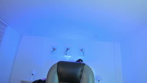 Natalie online show from November 16, 2025, 10:43 am