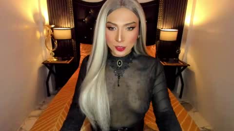 _natashacooper_ online show from June 1, 2026, 9:22 am