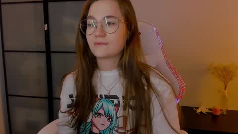 Snapshot of _nemalkovamia chatting on December 4, 2024, 7:39 am Mia with a big heart  online show from December 4, 2024, 7:39 am