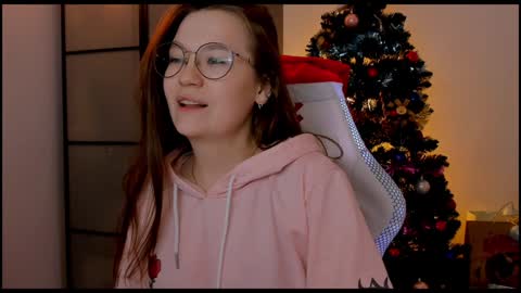 Snapshot of _nemalkovamia chatting on December 22, 2024, 9:33 am Mia with a big heart  online show from December 22, 2024, 9:33 am