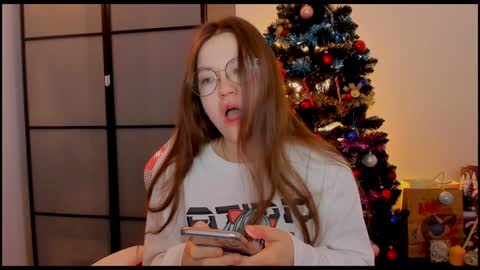 Snapshot of _nemalkovamia chatting on December 31, 2024, 5:11 am Mia with a big heart  online show from December 31, 2024, 5:11 am