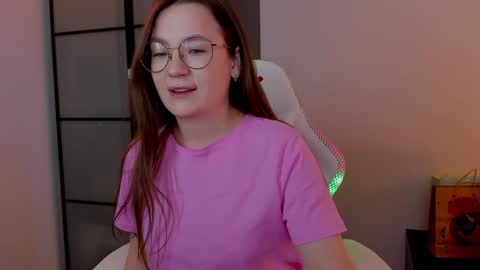 Snapshot of _nemalkovamia chatting on February 7, 2025, 3:45 am Mia with a big heart  online show from February 7, 2025, 3:45 am