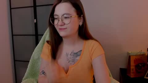 Snapshot of _nemalkovamia chatting on February 8, 2025, 3:30 am Mia with a big heart  online show from February 8, 2025, 3:30 am