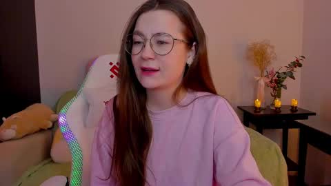 Snapshot of _nemalkovamia chatting on February 23, 2025, 3:35 am Mia with a big heart  online show from February 23, 2025, 3:35 am