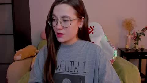 Snapshot of _nemalkovamia chatting on February 23, 2025, 6:39 am Mia with a big heart  online show from February 23, 2025, 6:39 am