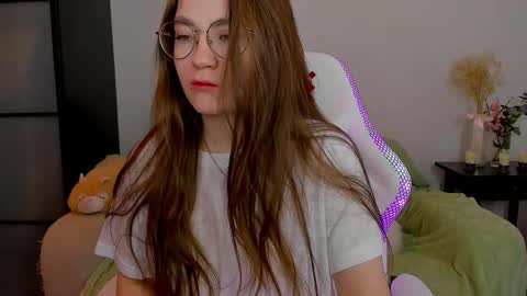 Snapshot of _nemalkovamia chatting on March 1, 2025, 3:53 am Mia with a big heart  online show from March 1, 2025, 3:53 am