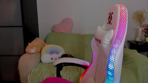 Snapshot of _nemalkovamia chatting on March 1, 2025, 6:57 am Mia with a big heart  online show from March 1, 2025, 6:57 am