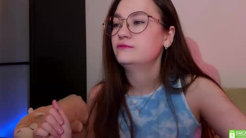 Snapshot of _nemalkovamia chatting on March 12, 2025, 3:35 am Mia with a big heart  online show from March 12, 2025, 3:35 am