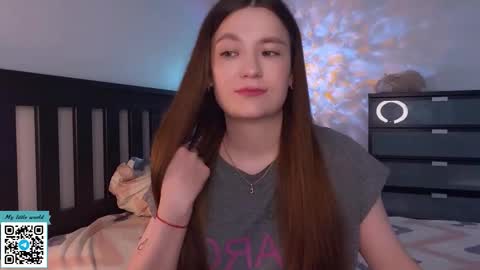 Snapshot of _nemalkovamia chatting on September 10, 2025, 10:37 am Mia with a big heart  online show from September 10, 2025, 10:37 am