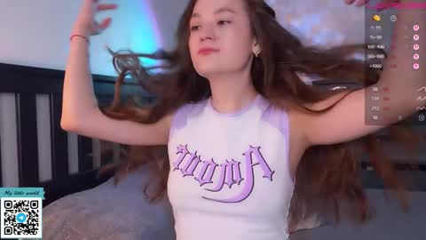 Snapshot of _nemalkovamia chatting on September 14, 2025, 11:09 am Mia with a big heart  online show from September 14, 2025, 11:09 am