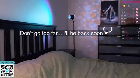 Snapshot of _nemalkovamia chatting on September 27, 2025, 9:20 pm Mia with a big heart  online show from September 27, 2025, 9:20 pm