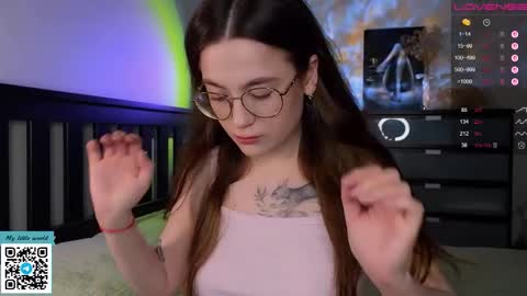 Snapshot of _nemalkovamia chatting on October 15, 2025, 12:27 pm Mia with a big heart  online show from October 15, 2025, 12:27 pm