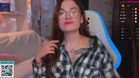 Snapshot of _nemalkovamia chatting on October 20, 2025, 11:54 am Mia with a big heart  online show from October 20, 2025, 11:54 am