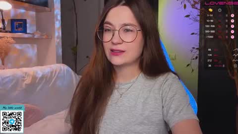 Snapshot of _nemalkovamia chatting on October 24, 2025, 11:39 am Mia with a big heart  online show from October 24, 2025, 11:39 am