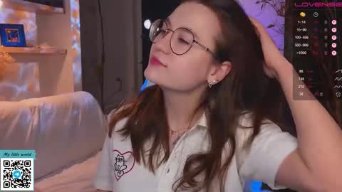 Mia with a big heart  online show from November 25, 2025, 2:33 am