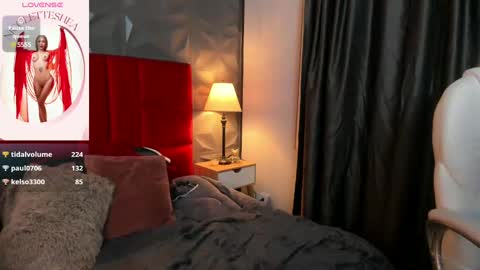 _nicoletteshea_ online show from January 8, 2025, 3:08 am