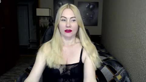 Donella    online show from February 24, 2025, 2:48 pm