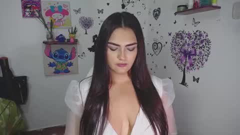 Nina  online show from November 9, 2025, 6:39 pm