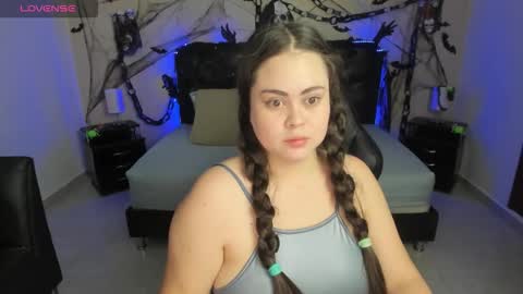 Olivia jones online show from October 30, 2025, 11:33 am