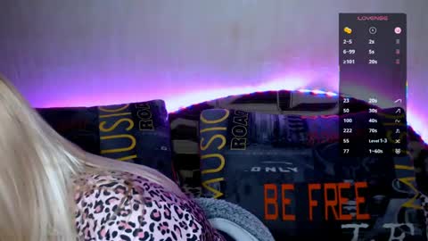  pando4ka  online show from April 16, 2026, 9:39 pm