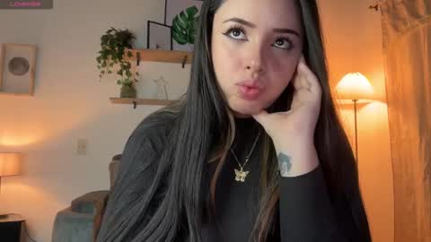 _paulah2 online show from October 6, 2025, 11:35 pm