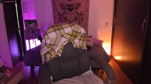Snapshot of _peach__ chatting on July 15, 2026, 4:18 am violeta ig online show from July 15, 2026, 4:18 am