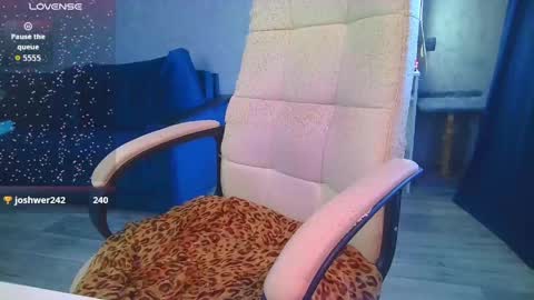 Ilona online show from May 26, 2026, 5:36 am