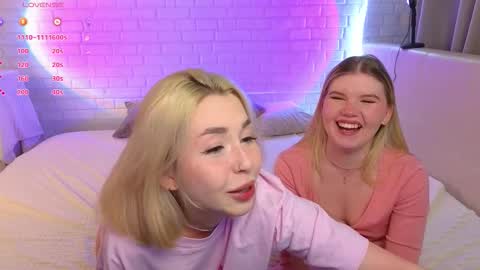 Merlizz Eva Jane Mila Nicole  left to right  online show from November 14, 2025, 8:18 pm