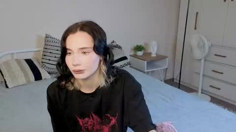 LISSAPVT IS OPEN online show from September 18, 2025, 4:25 am