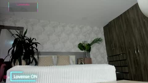 _samantagomez online show from May 15, 2026, 11:50 am