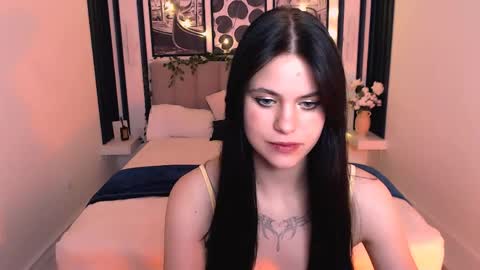_scarlettlee_ online show from May 13, 2026, 2:25 pm
