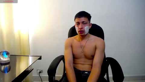 Juan Pablo-independent model online show from February 5, 2025, 8:46 pm